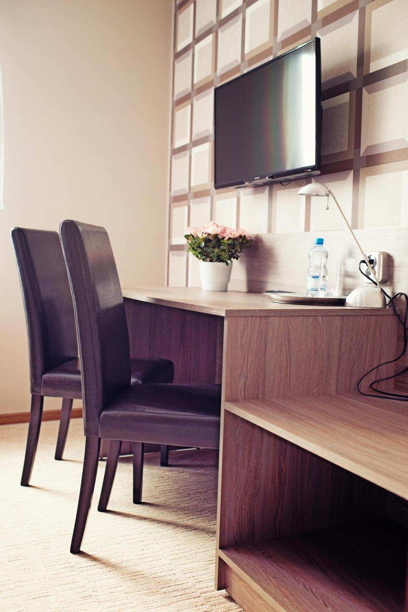 Makara Hotel Катовице Екстериор снимка