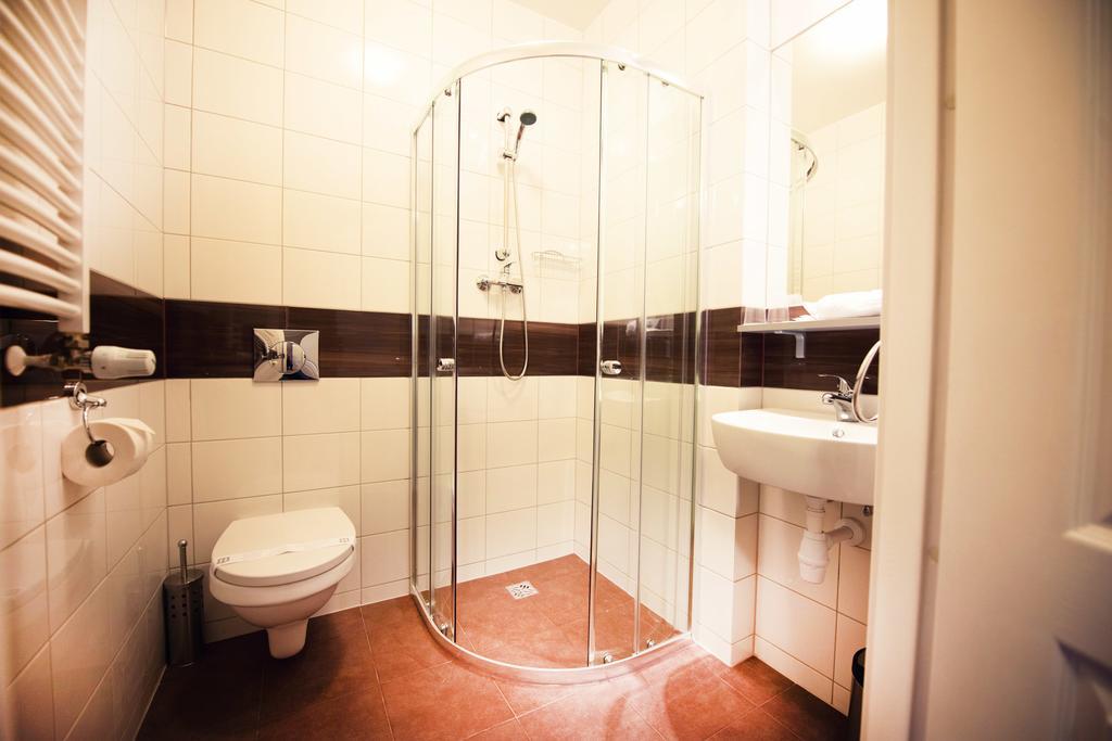 Makara Hotel Катовице Стая снимка