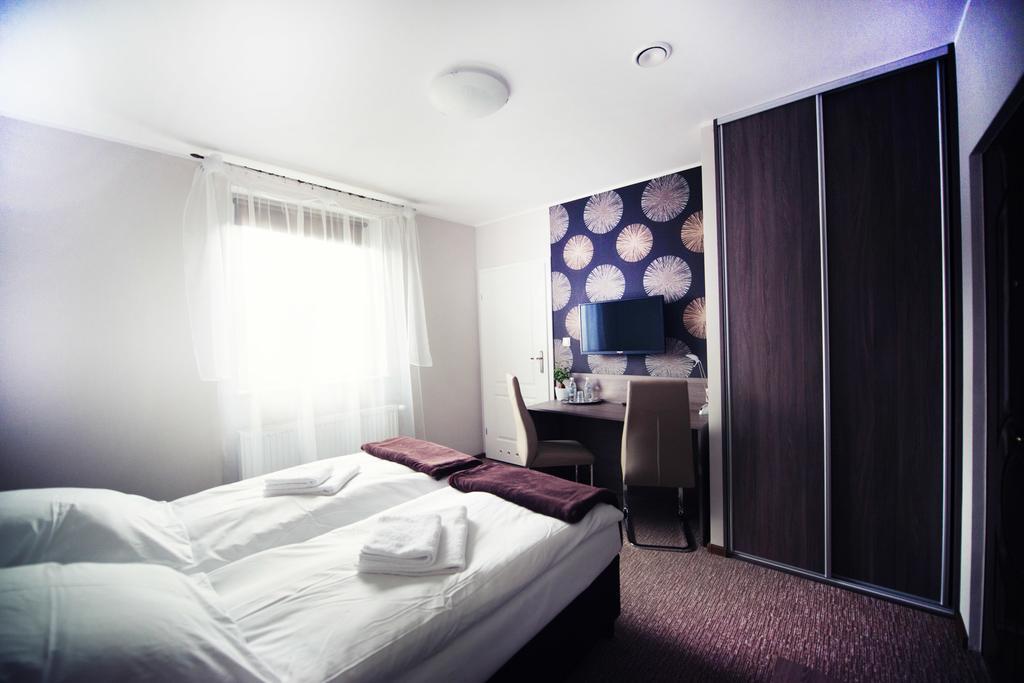 Makara Hotel Катовице Стая снимка