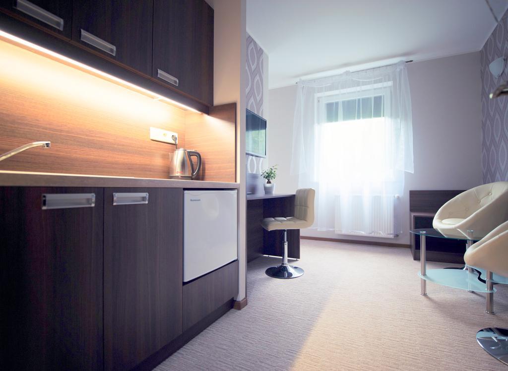 Makara Hotel Катовице Екстериор снимка
