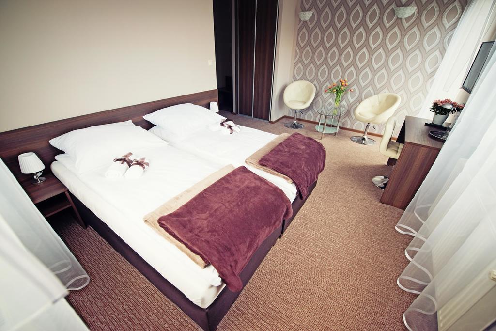 Makara Hotel Катовице Екстериор снимка