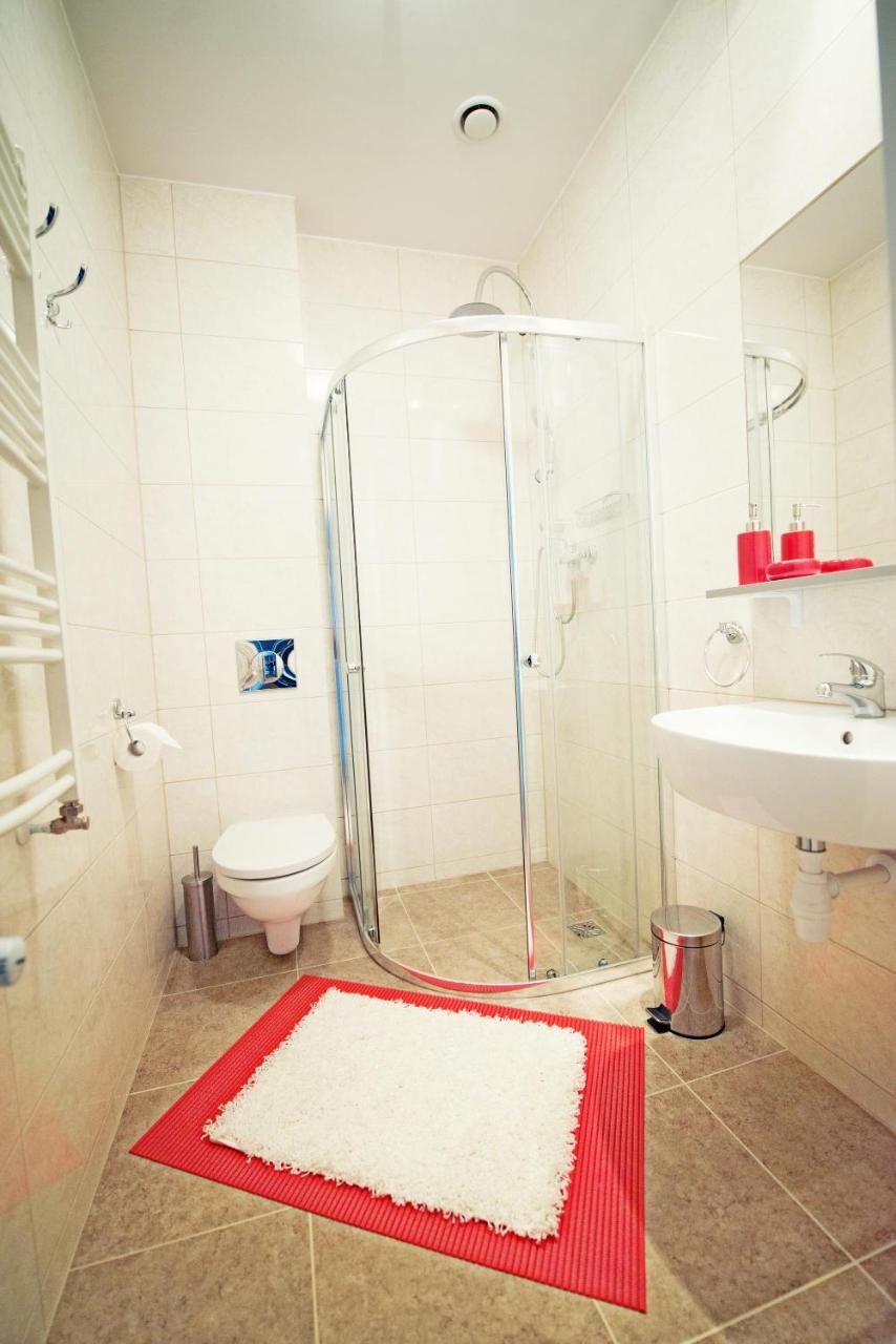 Makara Hotel Катовице Екстериор снимка